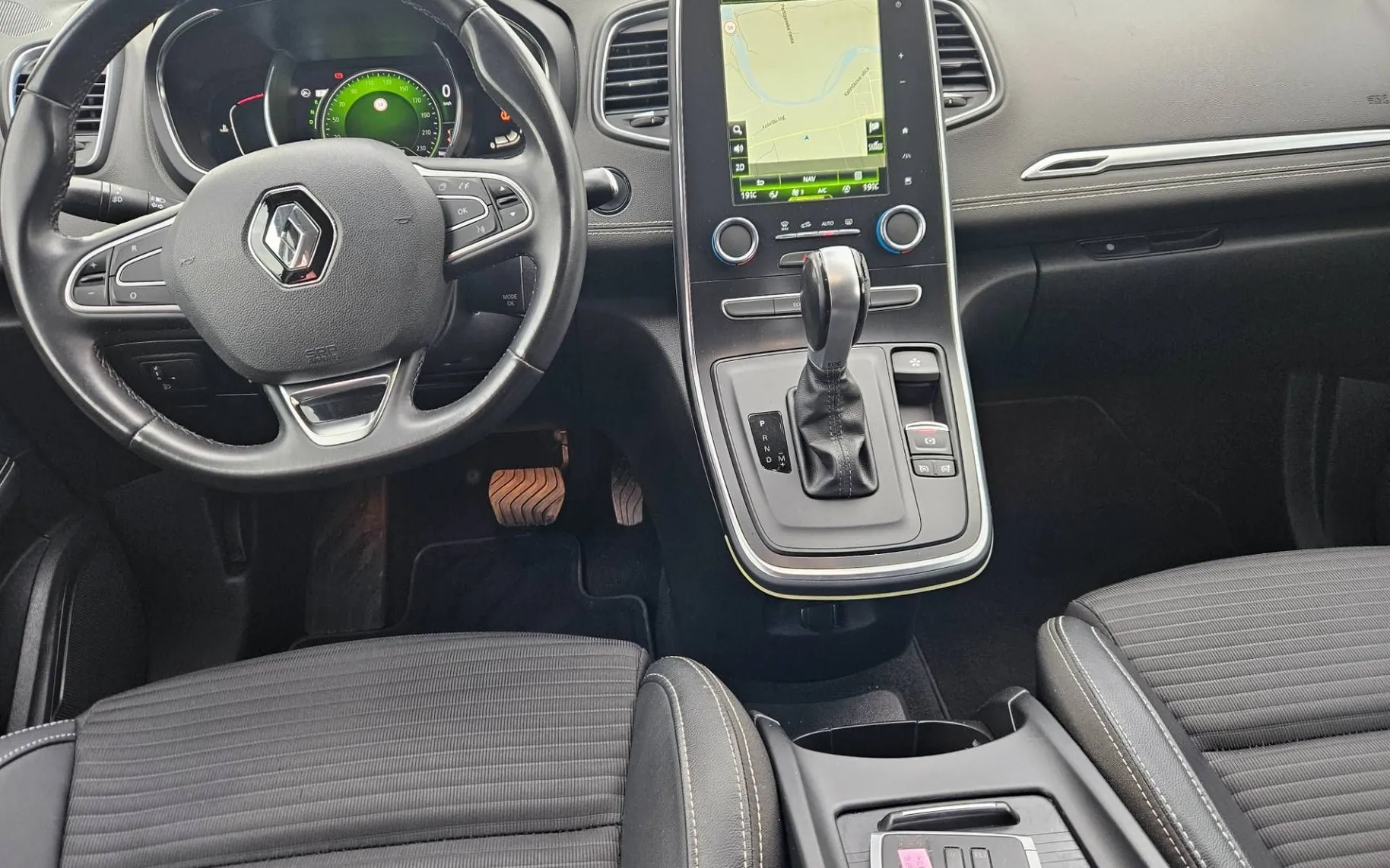 Notranja slika - Renault Grand Scenic - Blue dCi 120 Intens EDC  AVT 1.LASTNIK SLO NAVI 7S - 8