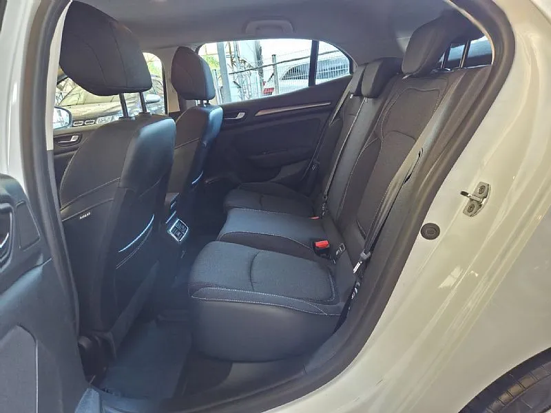 Zunanja slika - Renault Megane Limousine - 1.3 16v INTENS LED NAVI GR.SED+VOLAN JAMSTVO - 12