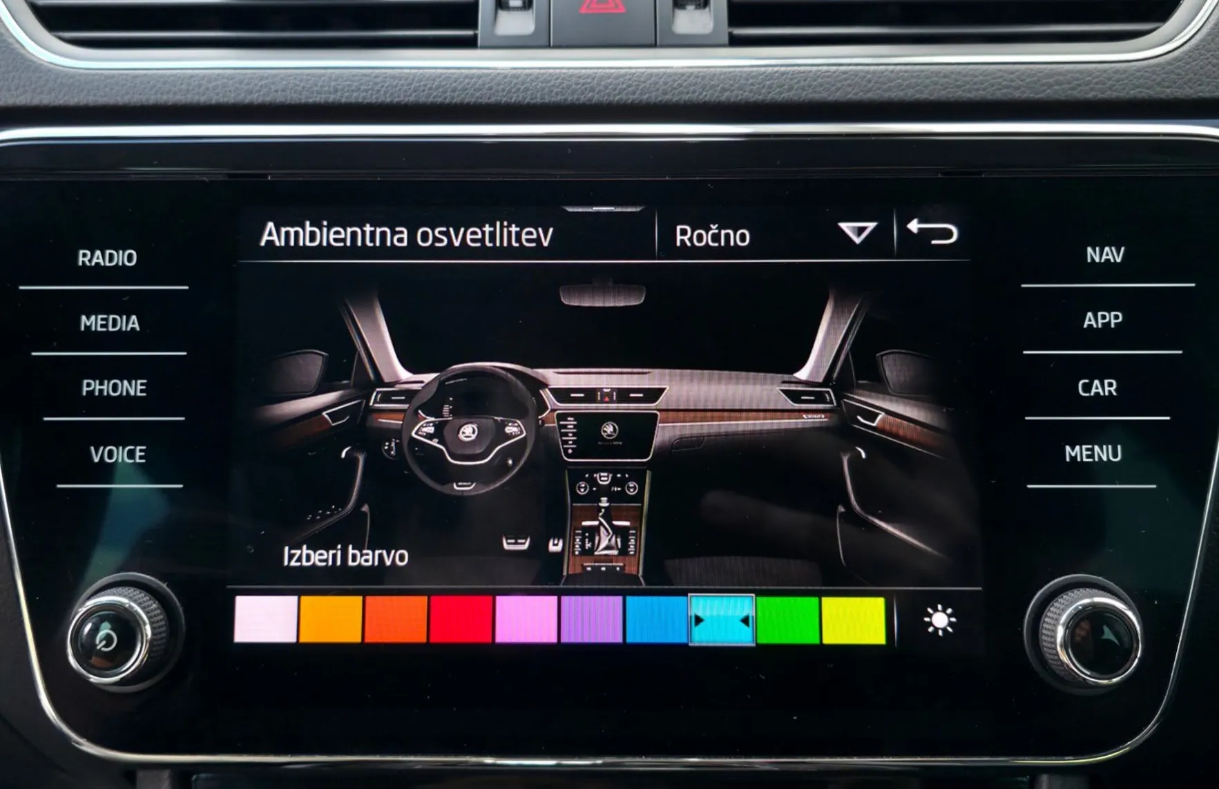 Zunanja slika - Škoda Superb - Combi 2.0TDI DSG Scout LED•ACC•VIRTUAL•GRETJE•KAM• - 16