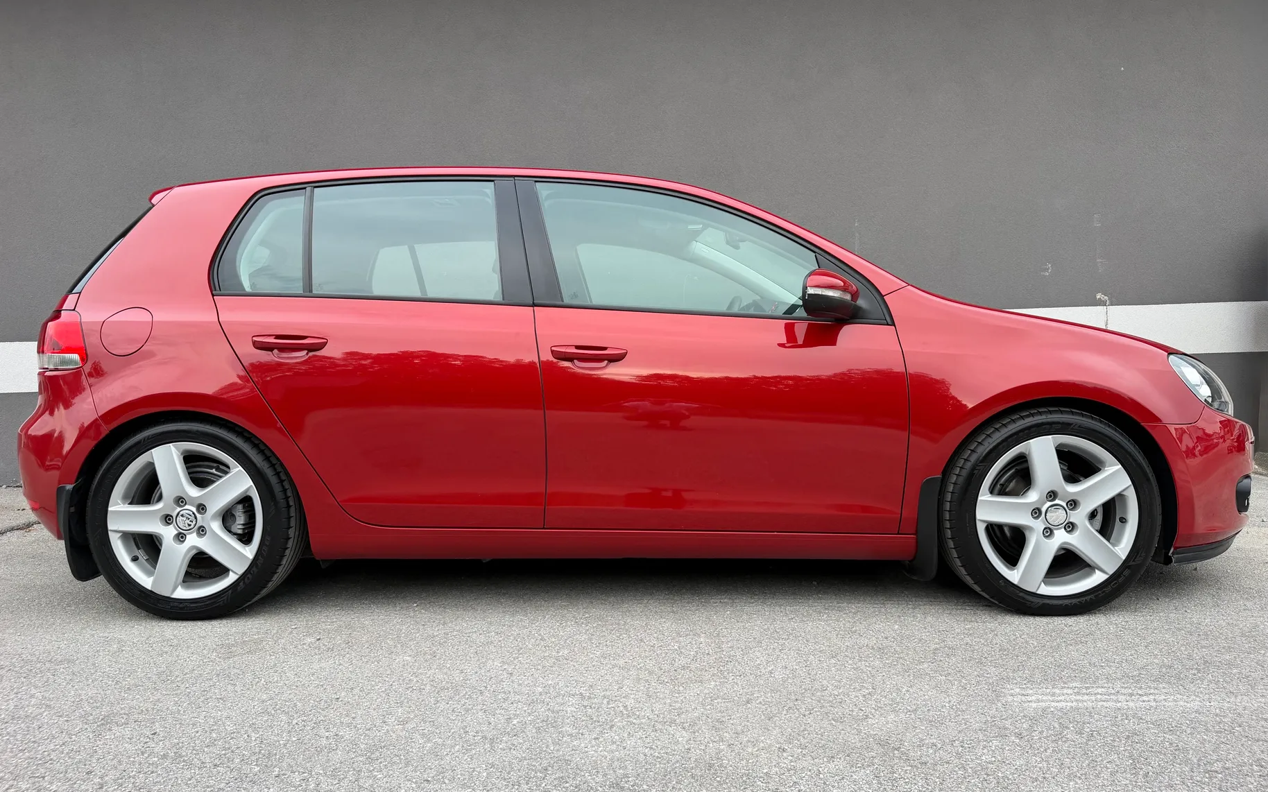 Zunanja slika - Volkswagen Golf - 1.6 TDI 1.LASTNIK SLO.VOZILO KLIMA ALU 17 - 5