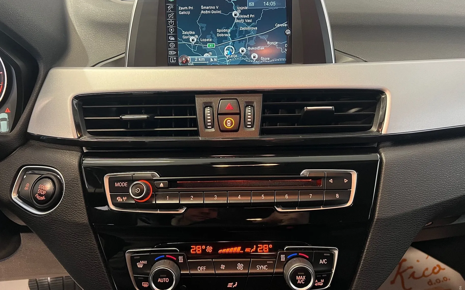 Notranja slika - BMW serija X1: - X1 sDrive18d-AUT-LED-NAVI-ACC-TEMPOMAT-PDC-ODLIČ.. - 11