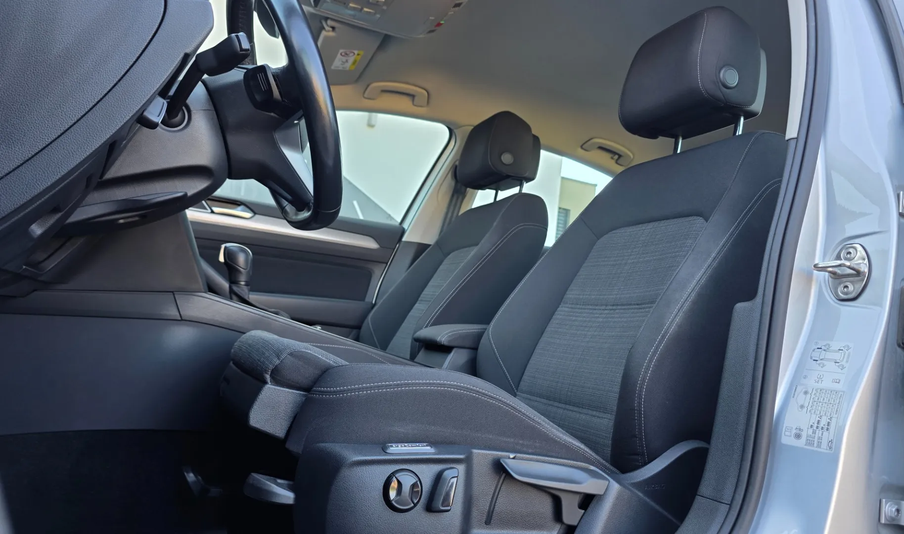 Zunanja slika - Volkswagen Passat - 2,0 TDI BMT Connect DSG - 10
