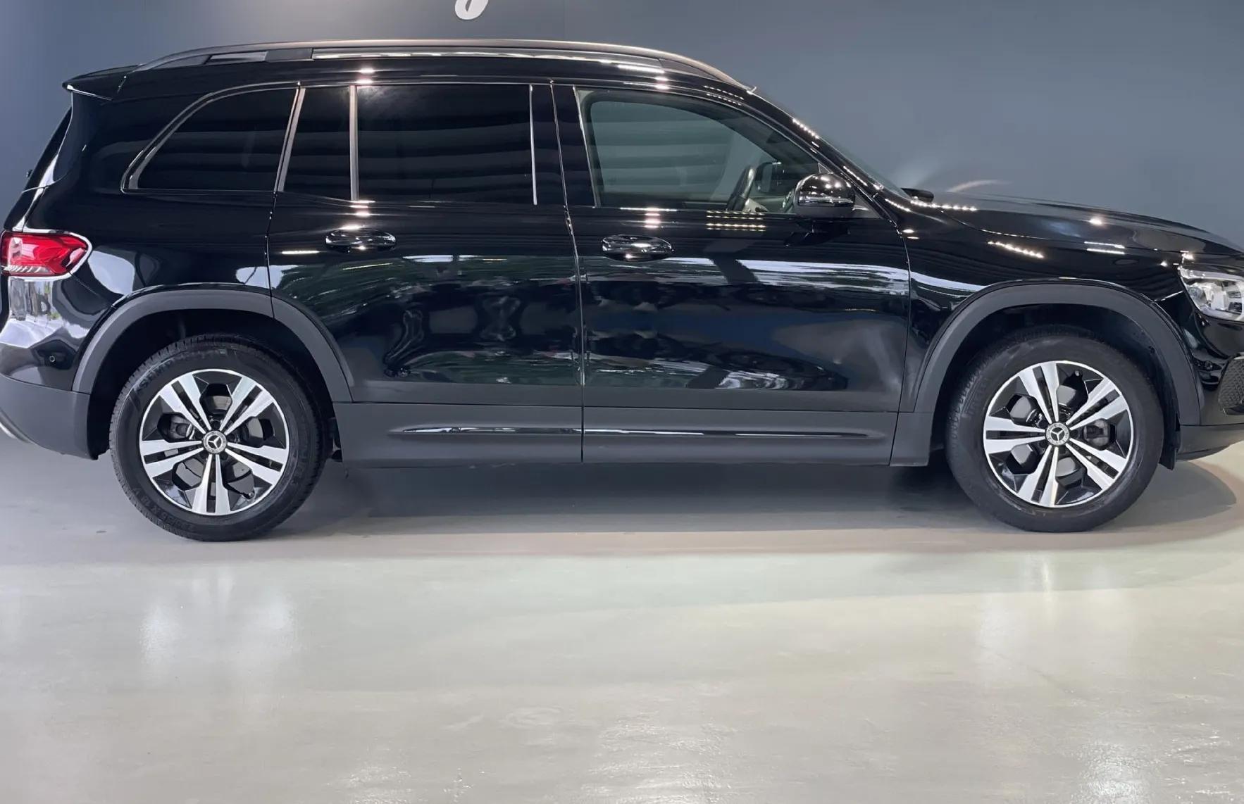 Zunanja slika - Mercedes-Benz GLB-Razred - NAVIGACIJA-TEMPOMAT-VIRTUAL-KAMERA-LED - 5