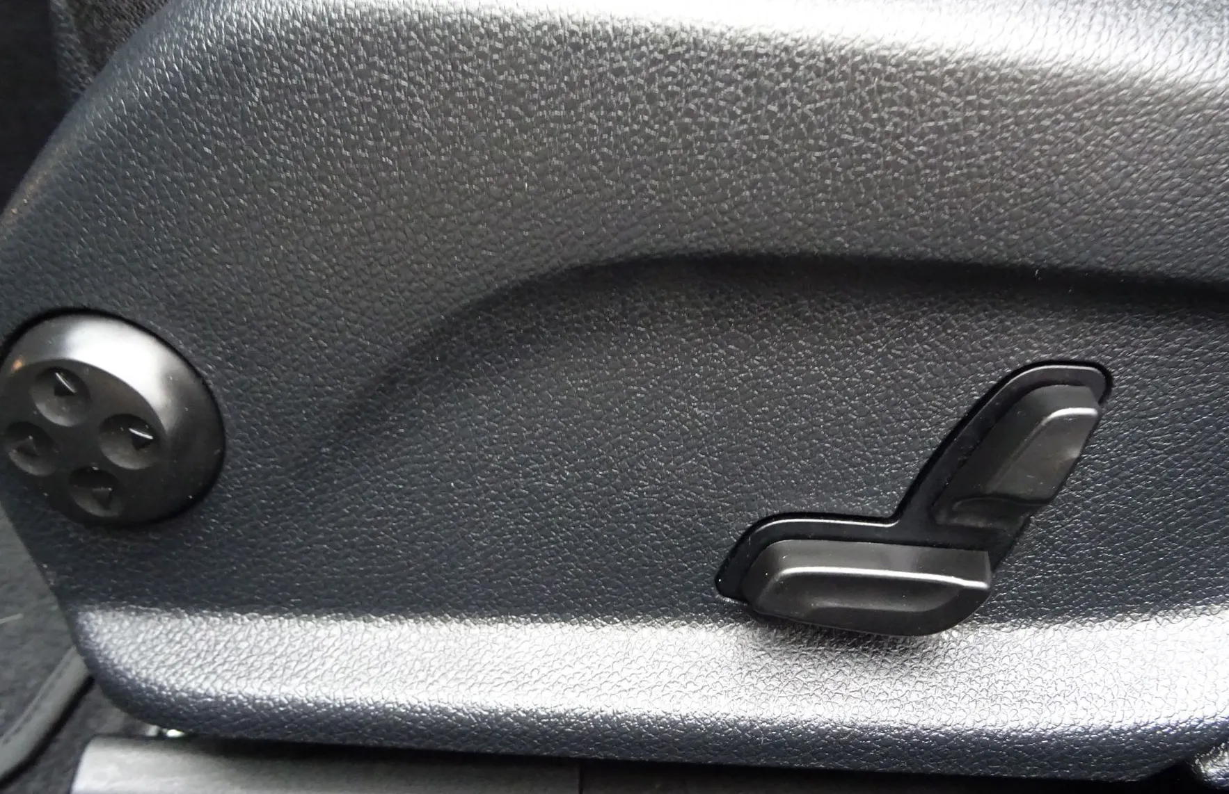 Zunanja slika - Mercedes-Benz E-Razred - E 220 d 9G TRONIC 200KM - LED - NAVI - 18 COL - - 19