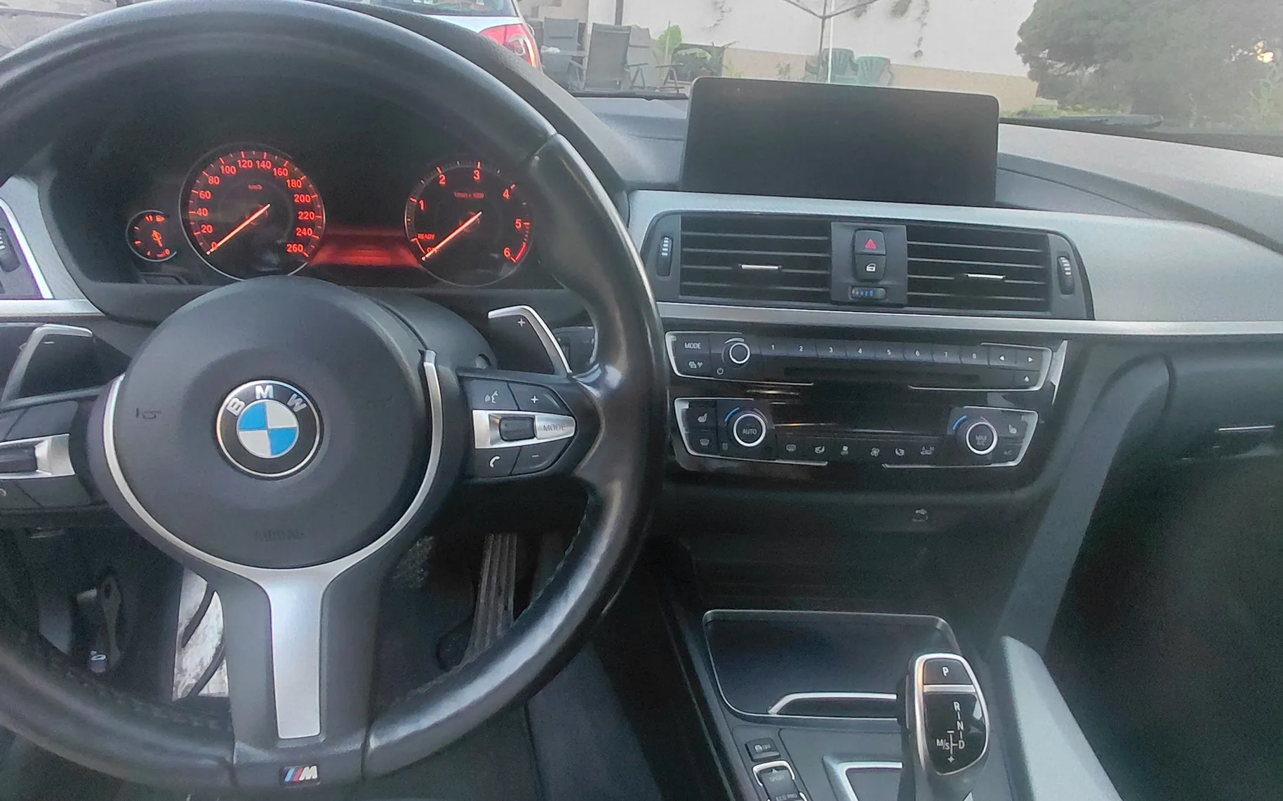 Notranja slika - BMW Serija 4 - 420d xDrive Coupé M Sport Avt. - 5