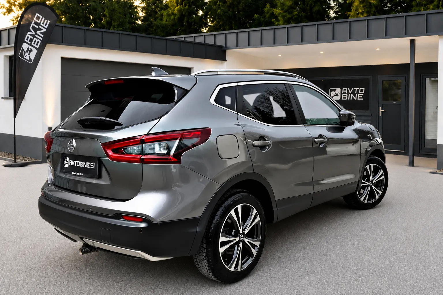Notranja slika - Nissan Qashqai - 1.3 DIG-T 160 TEKNA•AVT•PANO•ACC•360•LANE•KOT NOV. - 13