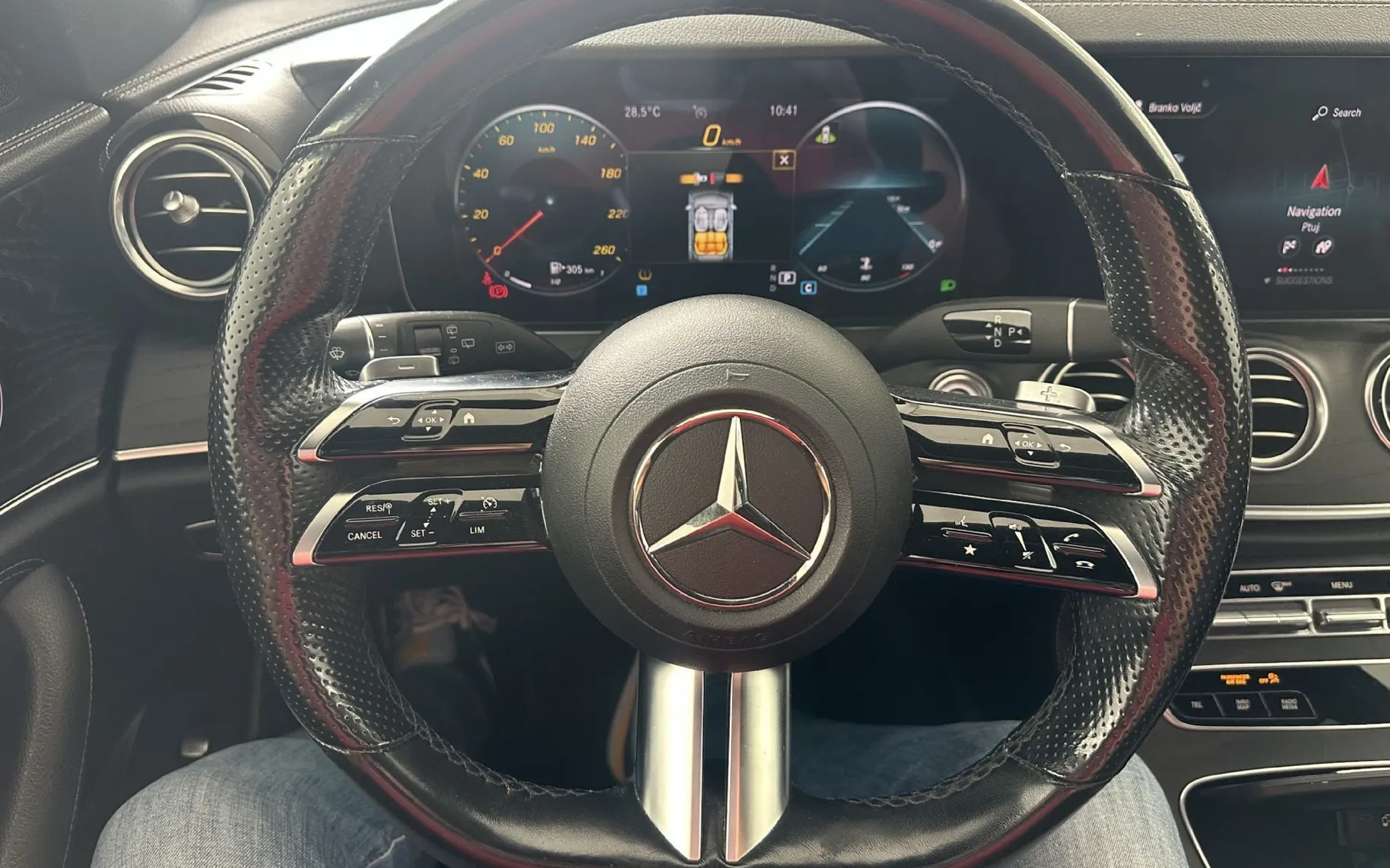 Notranja slika - Mercedes-Benz E-Razred - E 220 d T AMG Line Avt.USNJE.KAMERA.LED.NAVI.KLJUK - 17