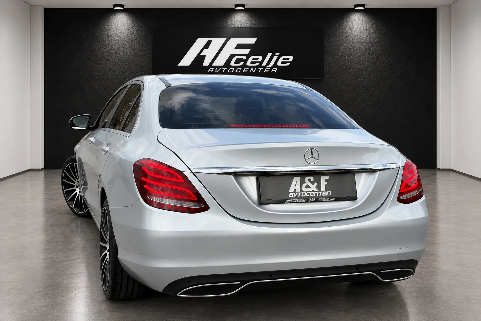 Notranja slika - Mercedes-Benz C-Razred - 220CDI-AUT-SPORT-FUL LED-LIZING ZA TUJCE-MRTVI KOT - 7