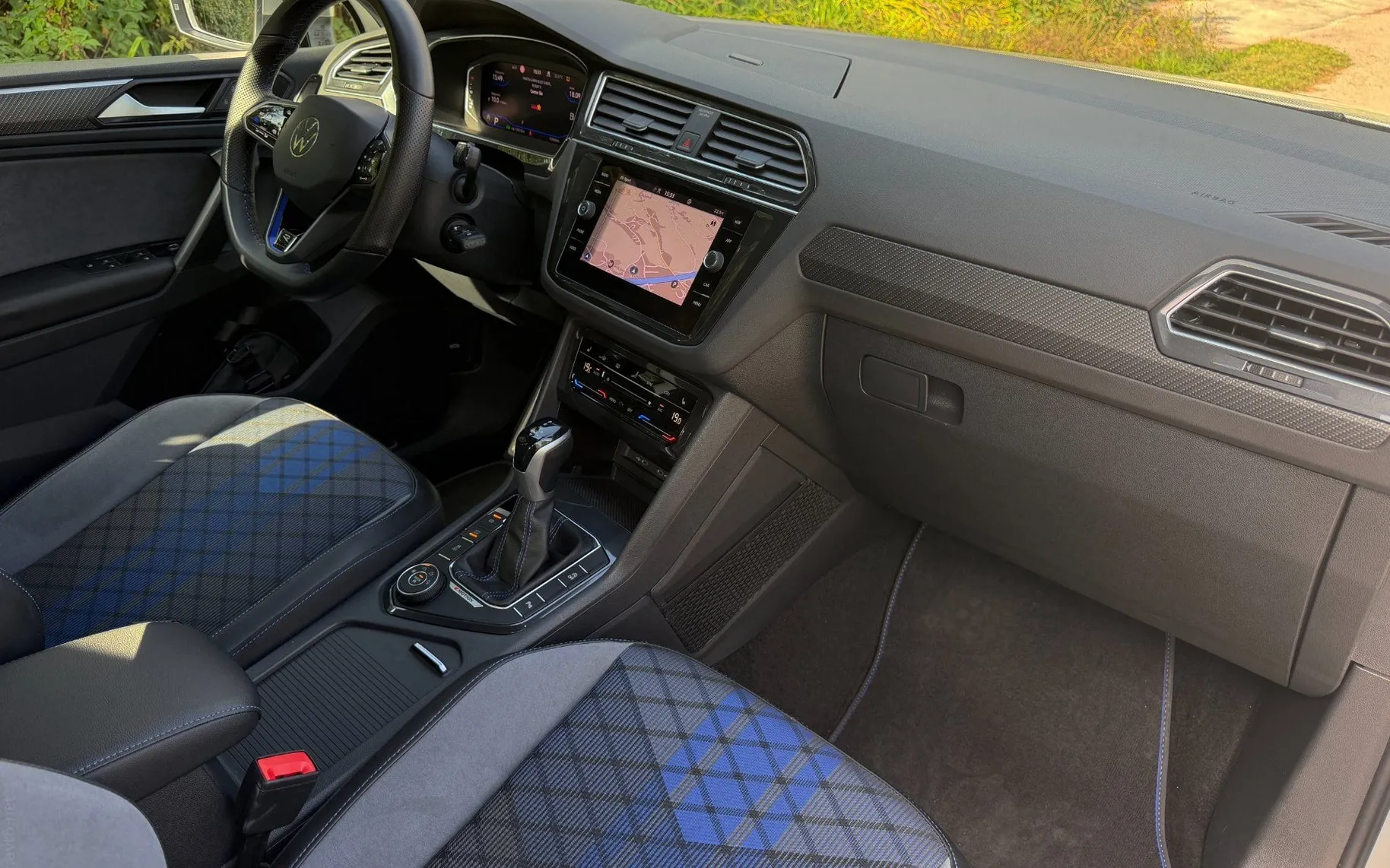 Notranja slika - Volkswagen Tiguan - R 4Motion 2.0 TSI DSG|320hp|33.000km|DCC|IQ|TOP - 7