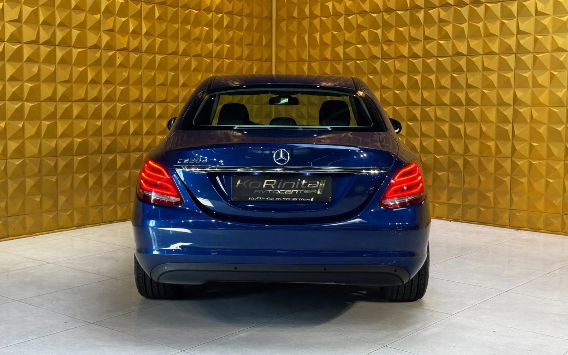 Notranja slika - Mercedes-Benz C-Razred - C 220 d  - NAVI-TEMP - 9