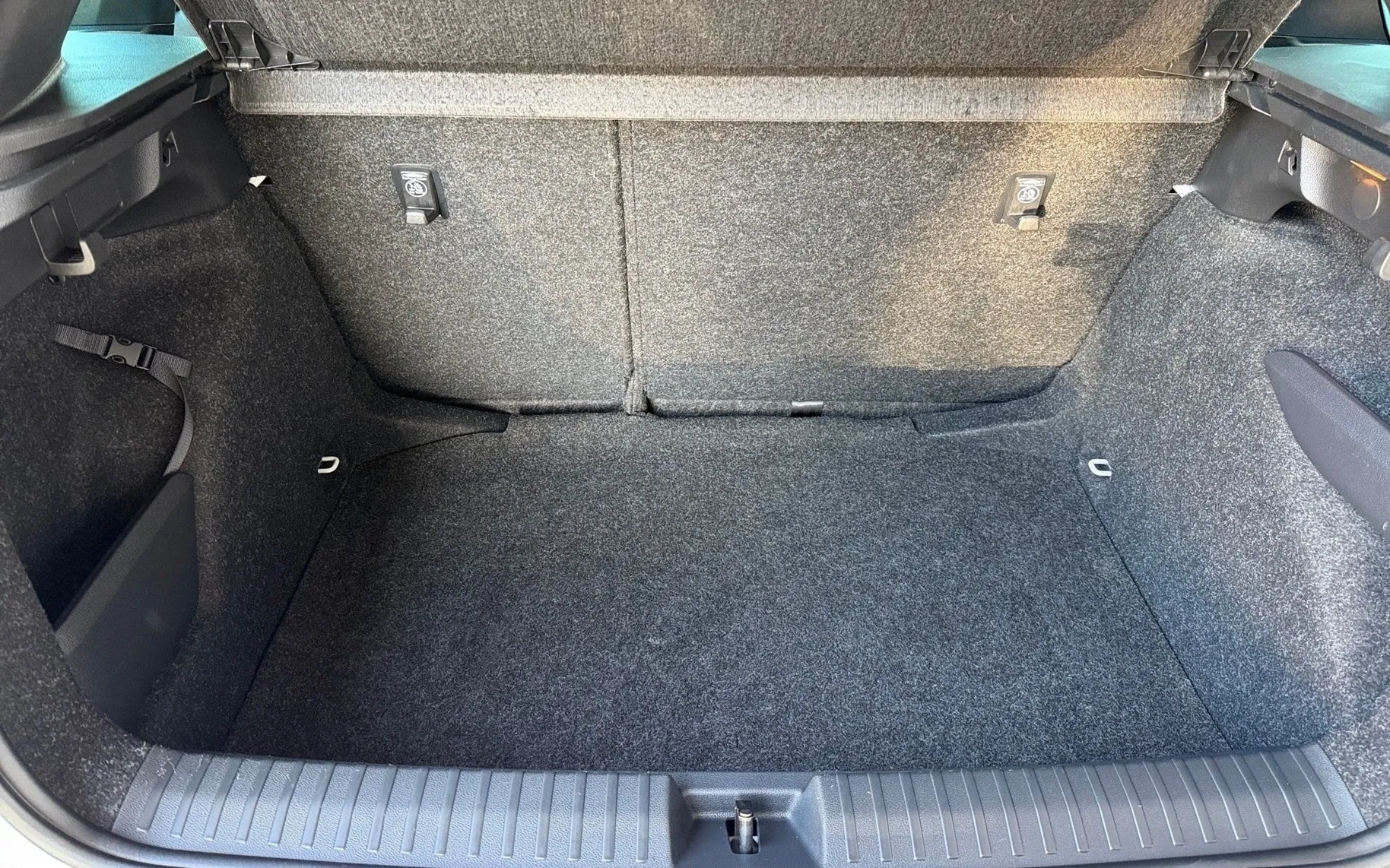 Notranja slika - Škoda Kamiq - 1.5 TSI Monte Carlo DSG-Panorama-Navi-AppConnect - 12