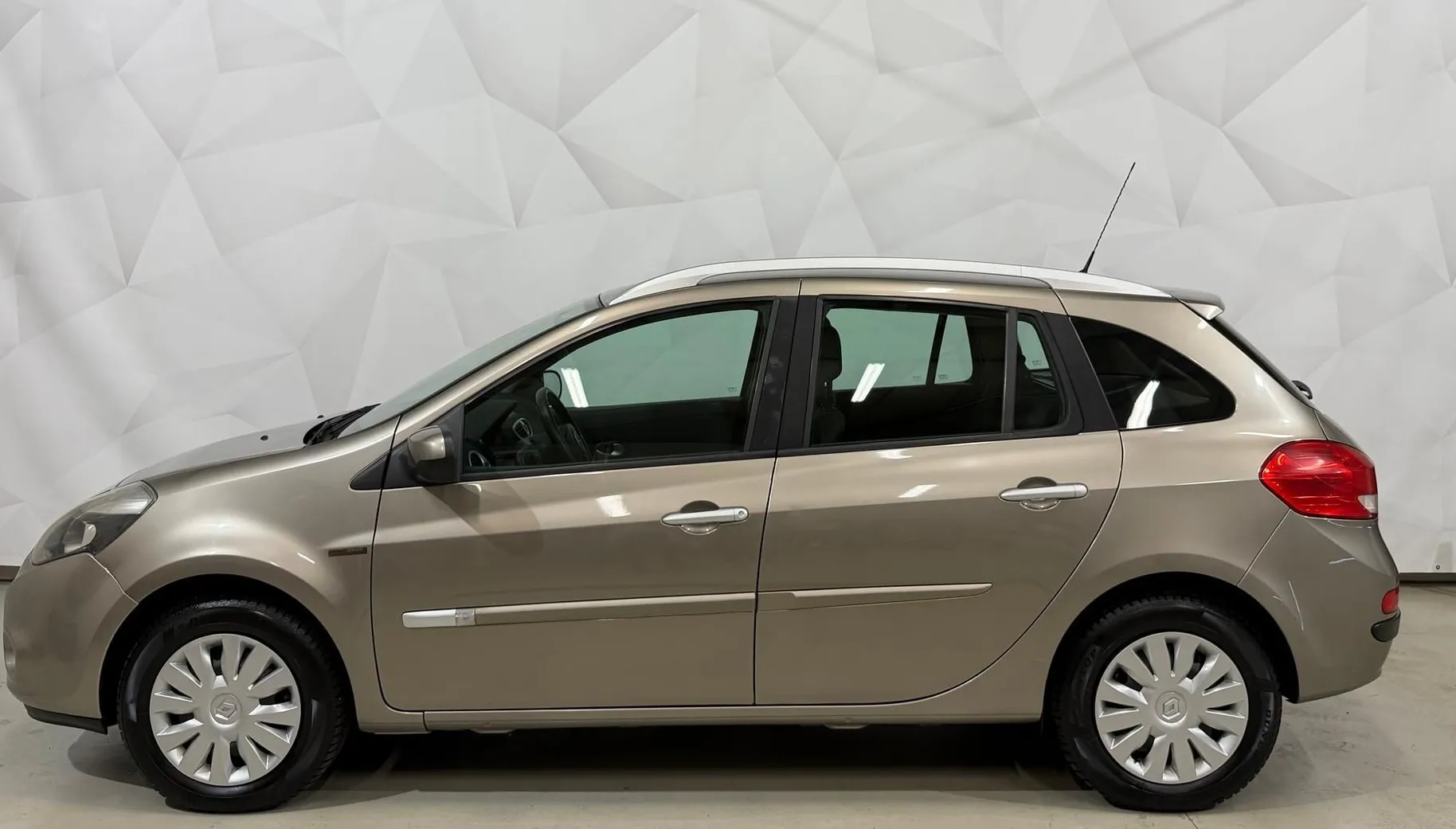 Zunanja slika - Renault Clio - Grandtour 1.5 dCi-TEMPOMAT-KLIMA-TRAJNIK - 3