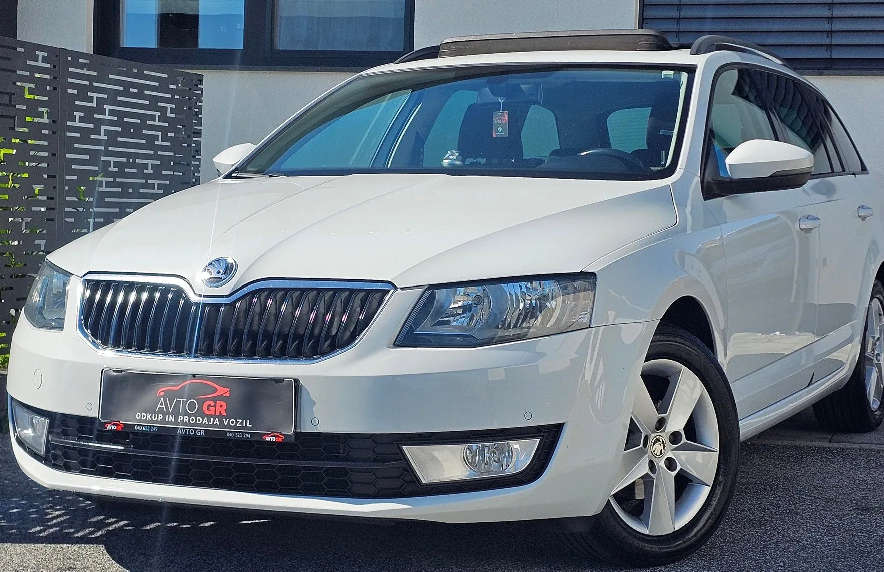 Zunanja slika - Škoda Octavia - Combi 1.6 TDI -PANORAMA-KAMERA-PDC-ODLIČNA-KREDIT - 16