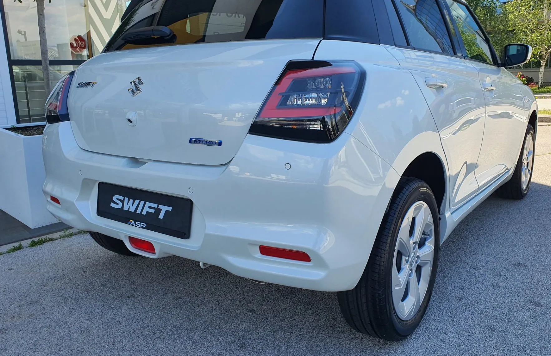 Zunanja slika - Suzuki Swift - 1.2 Dualjet AllGrip Hibrid Premium - 7