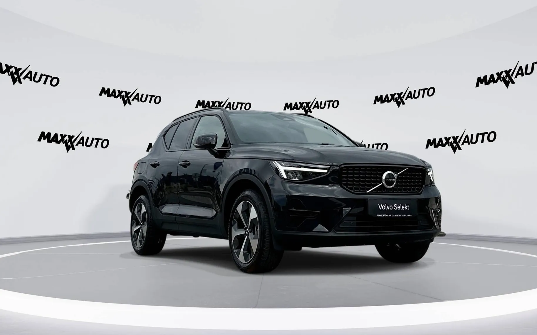 Zunanja slika - Volvo XC40 - B3 P Plus Dark Avt. - 3