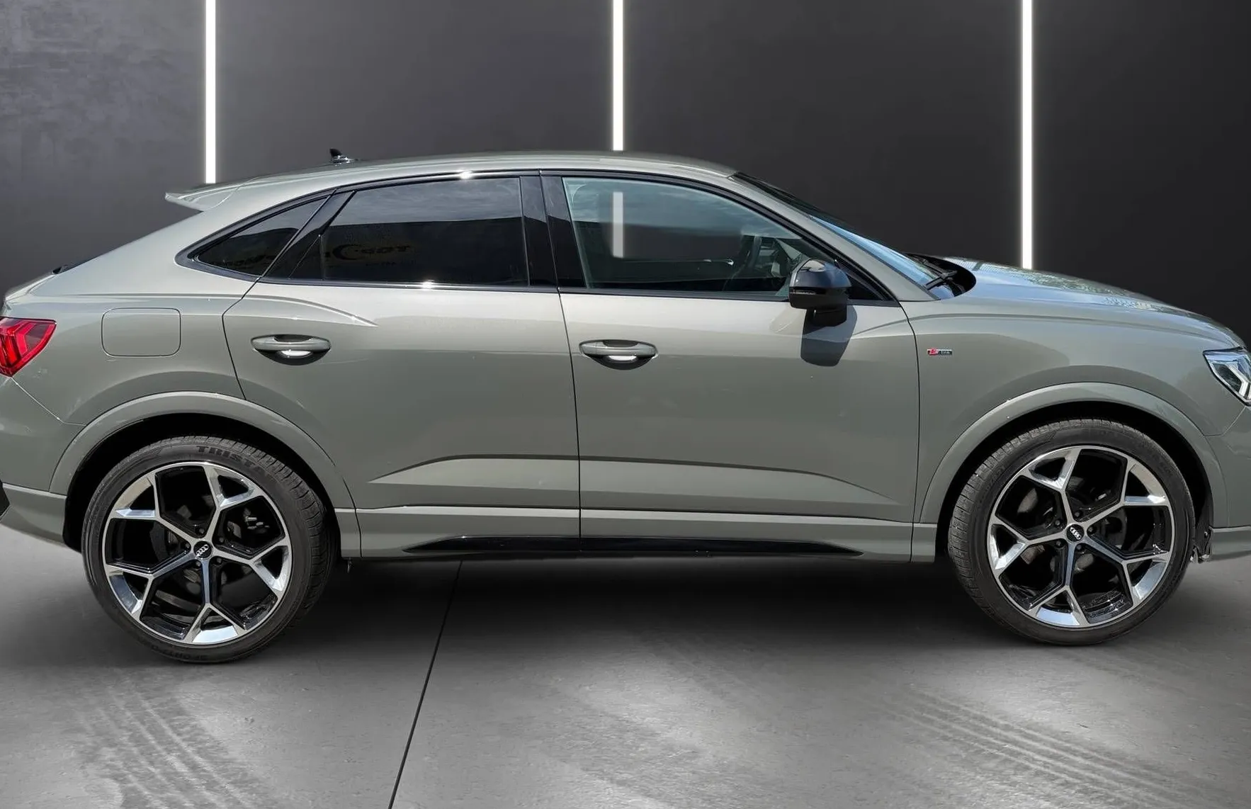 Zunanja slika - Audi Q3 - Sportback 40 TDI quattro S tronic  S Line 20 COL USNJE RAD - 8