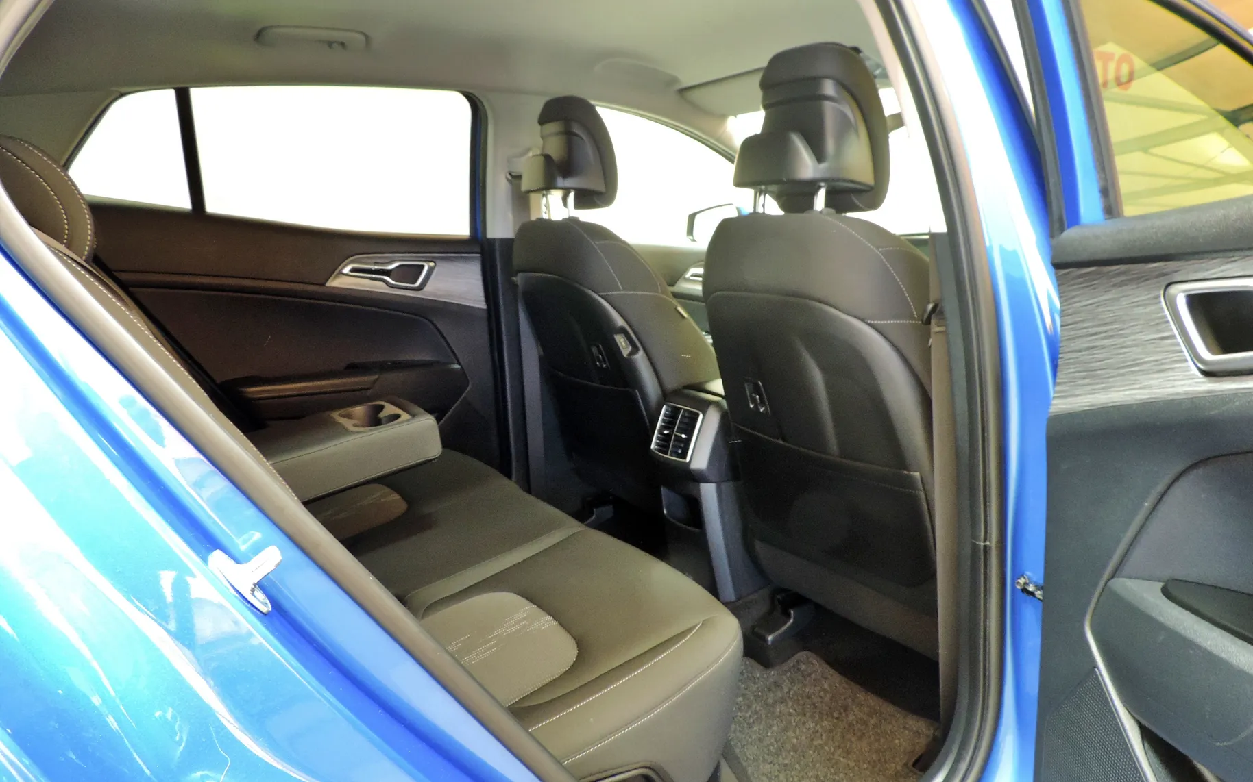 Zunanja slika - KIA Sportage - 2WD 1.6 CRDI MHEV EX Style Aut. LED-KAMERA-KEYLESS - 23