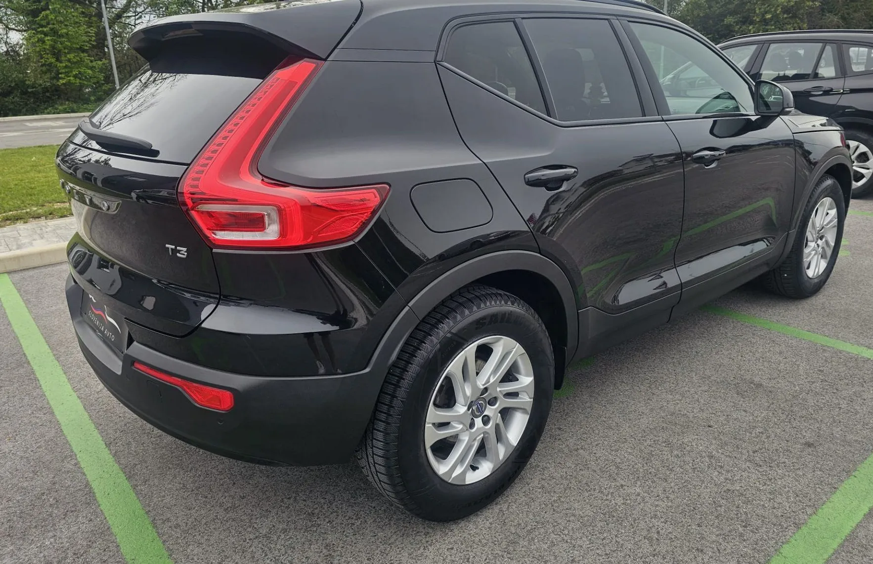 Zunanja slika - Volvo XC40 - T3 Black edition|FULED|ALU18|alcantara|navi|AC|HarmanCardon - 37