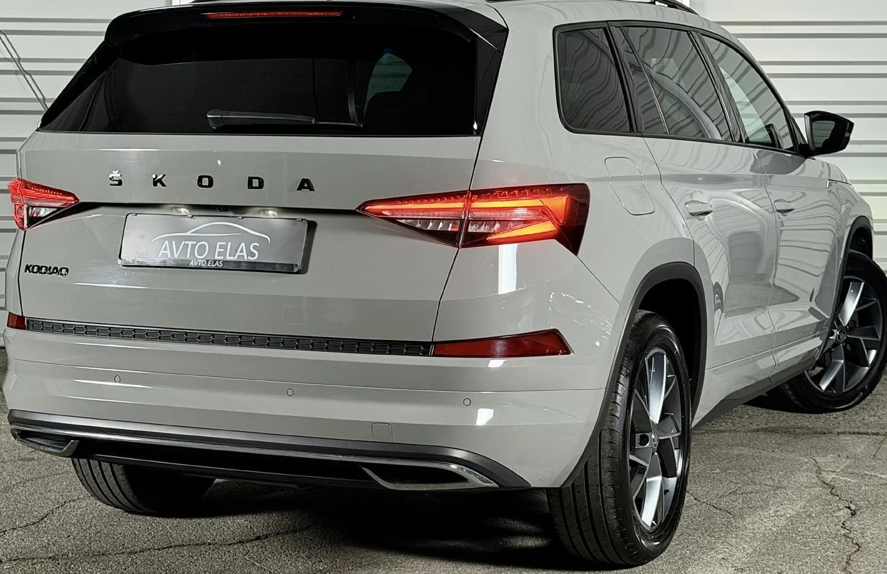 Zunanja slika - Škoda Kodiaq - 2.0 TDI SPORTLINE DSG - PANO - HLAJ GRET SED. - 6