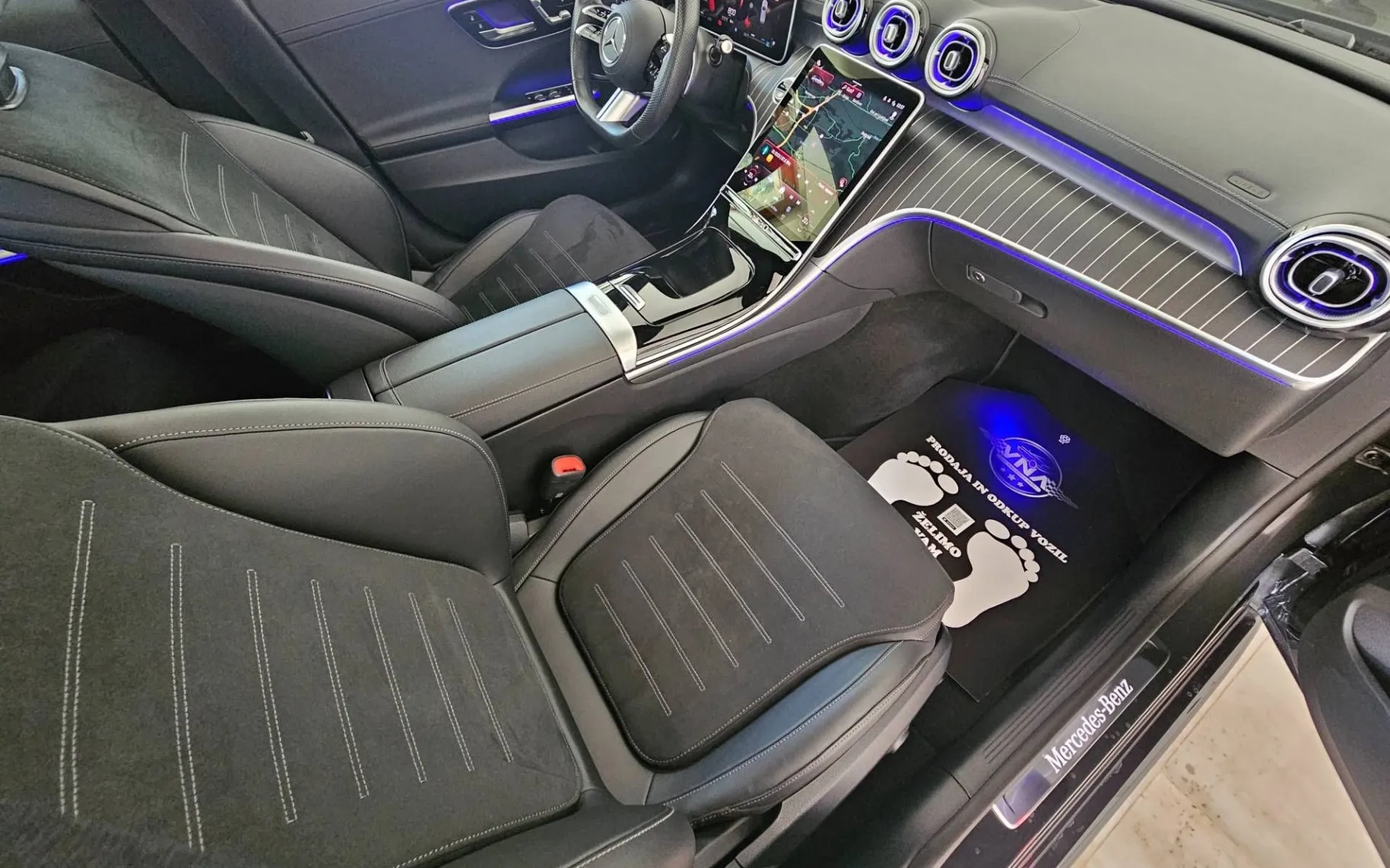 Notranja slika - Mercedes-Benz C-Razred - C 220 d AMG |VIRTUAL|PANORAMA|360-KAM|RADAR|KLJUKA - 9