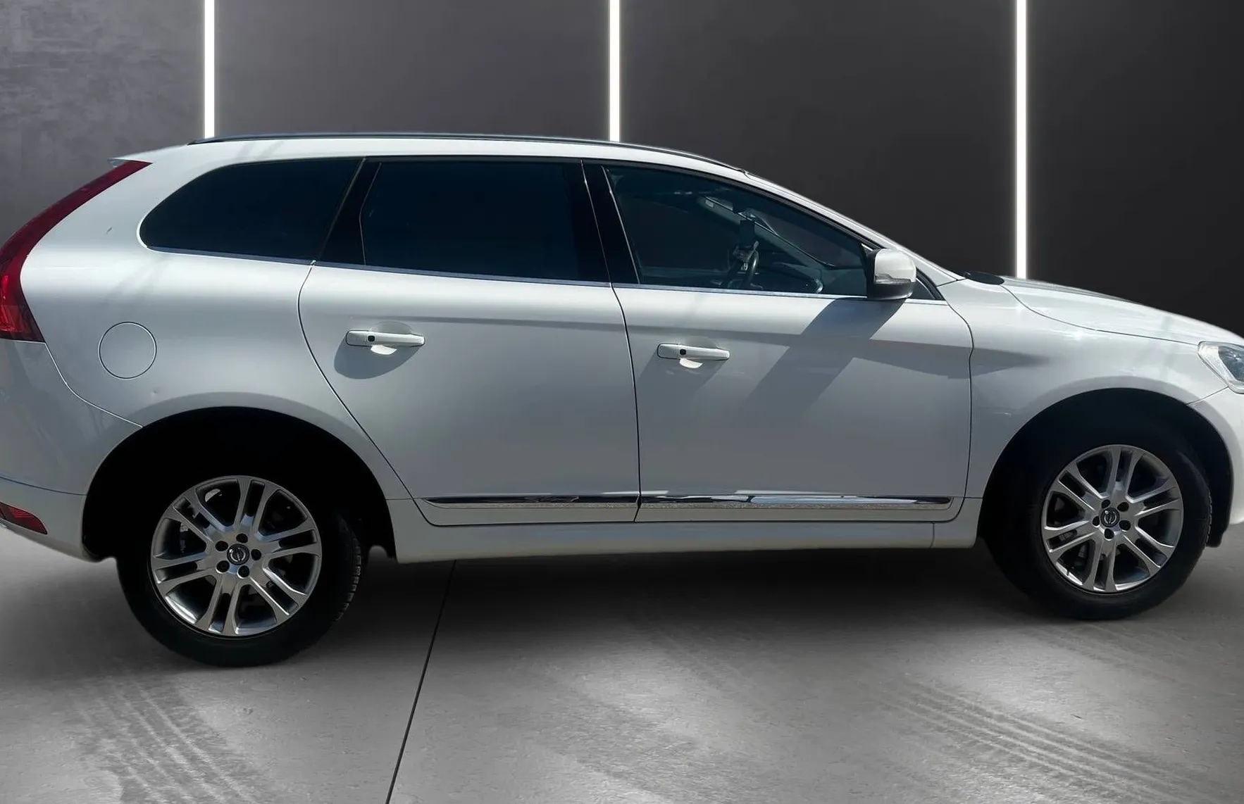 Zunanja slika - Volvo XC60 - D4 XENON HI-FI TEMPOMAT NAVI VIRTUAL PDC - 8