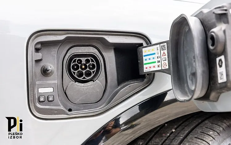 Zunanja slika - Renault Megane E-tech - Equilibre EV40 96kW 7AC JAMSTVO DO 08 2028 - 12