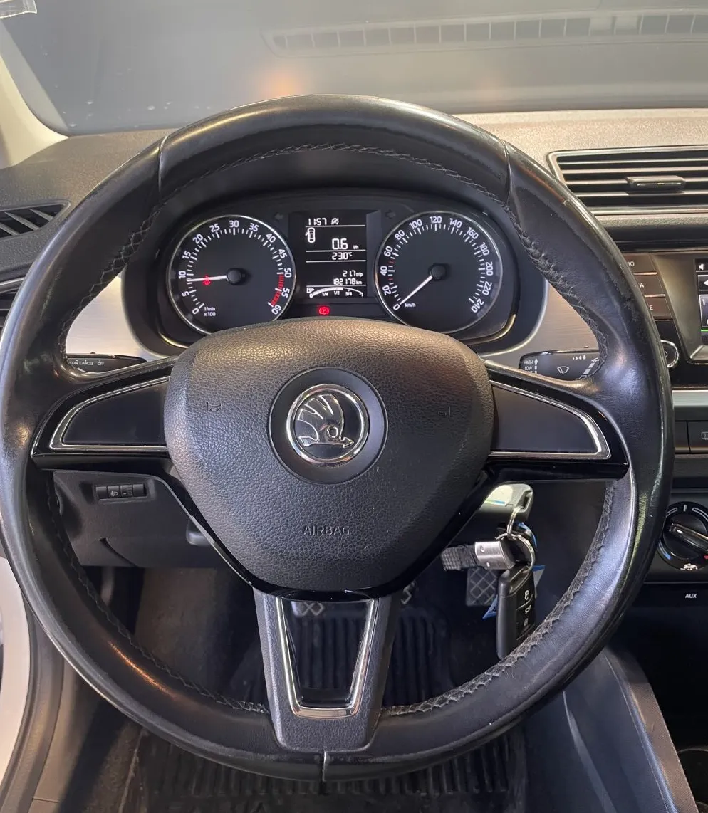 Zunanja slika - Škoda Fabia - 1.4TDI-KLIMA-TEMPOMAT-TOUCH SCREEN - 7