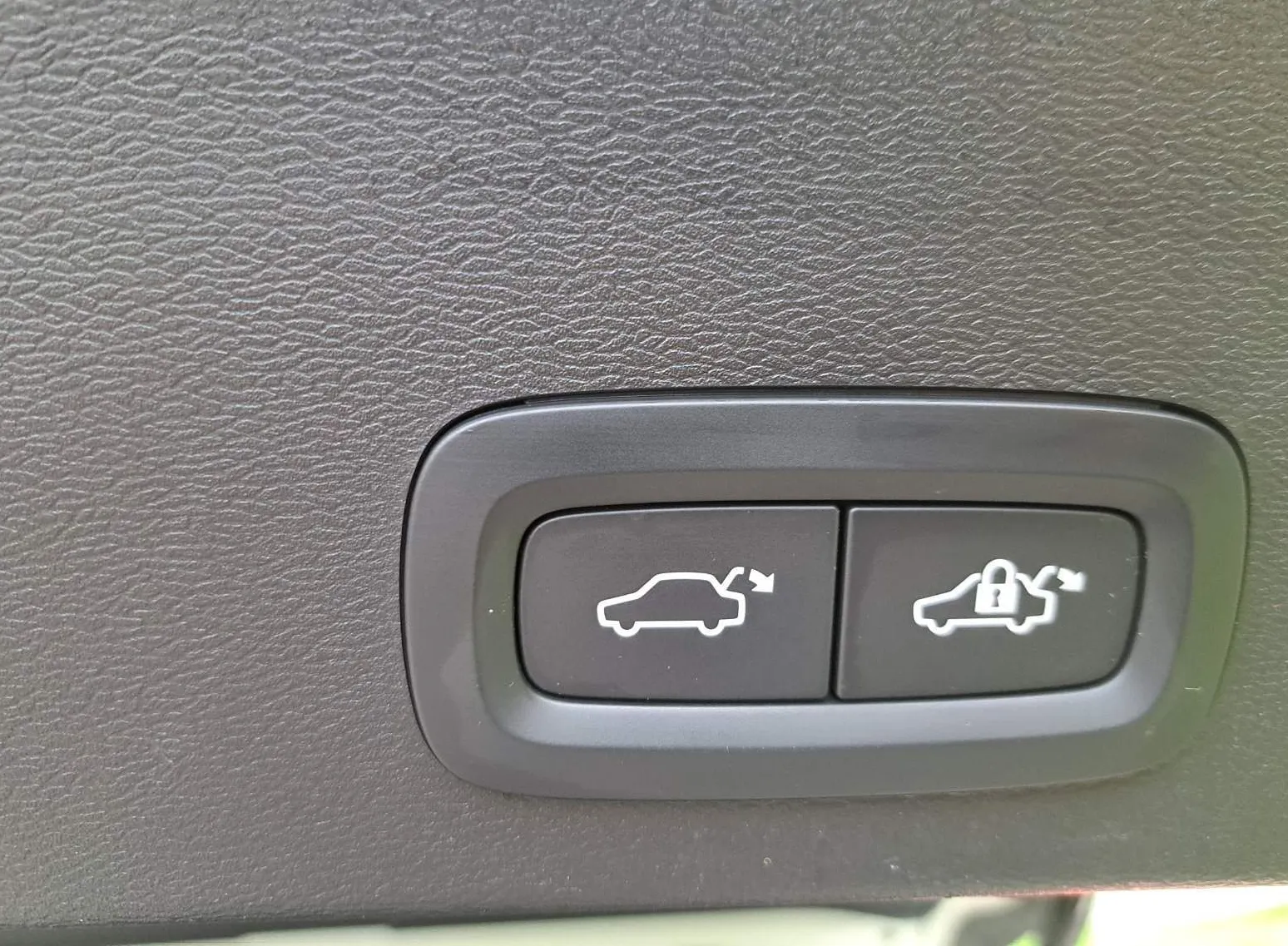 Zunanja slika - Volvo XC40 - T3 AUT R-Design Z ENOLETNIM JAMSTVOM - 18