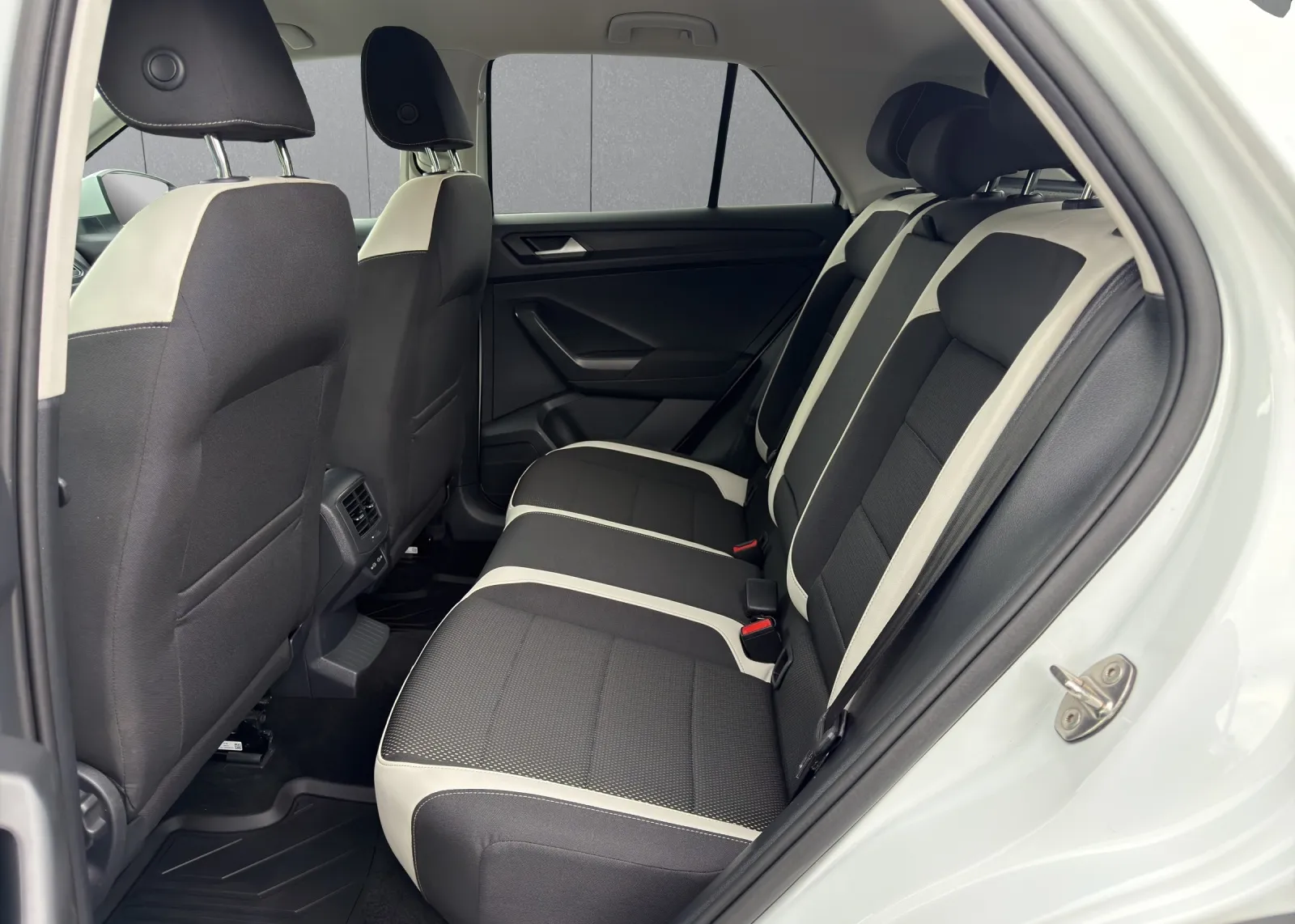 Zunanja slika - Volkswagen T-Roc - 2,0 TDI BMT Style DSG 4M AUT - 7
