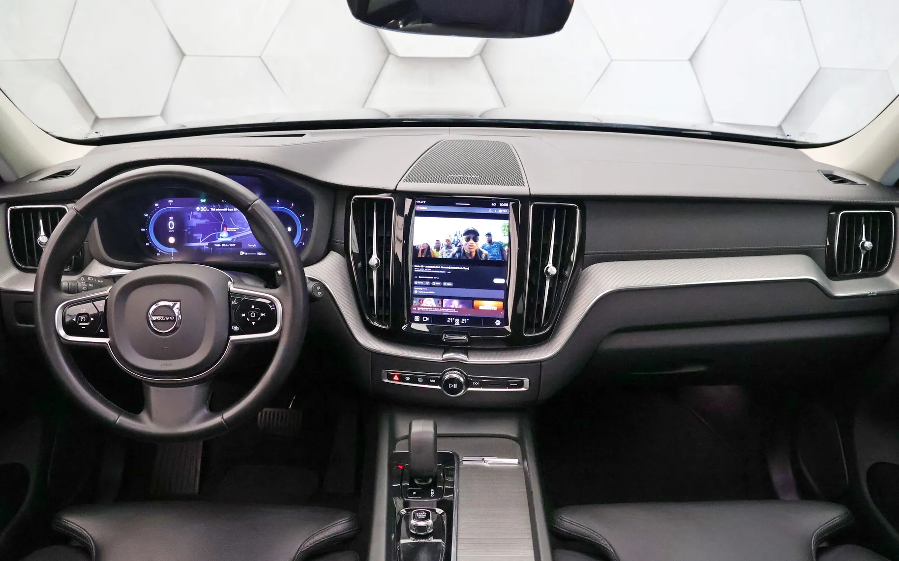 Zunanja slika - Volvo XC60 - B4D AWD Geartronic R-Design DARK Plus 197KM - 7