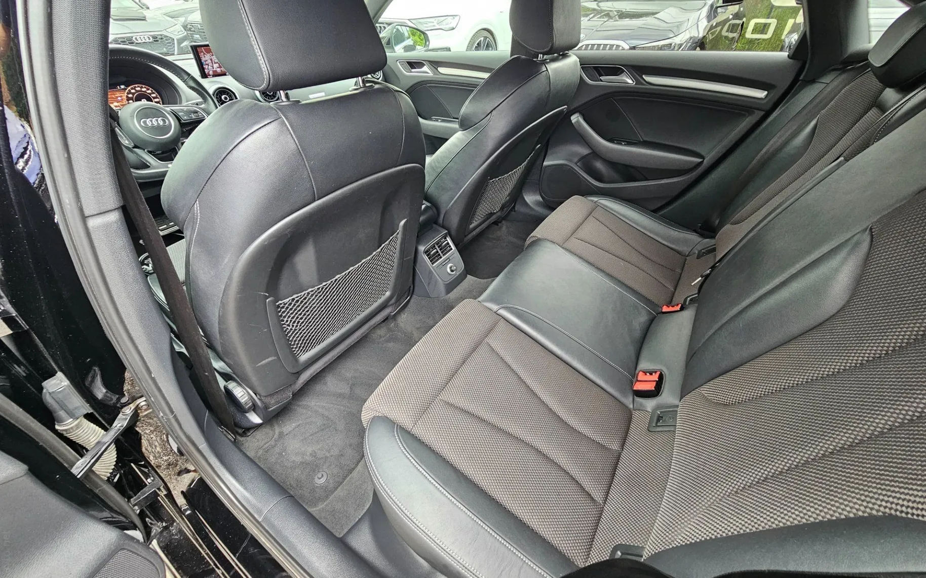 Notranja slika - Audi A3 - Limuzina quattro 2.0 TDI S tronic |S-LINE|MATRIX| - 10