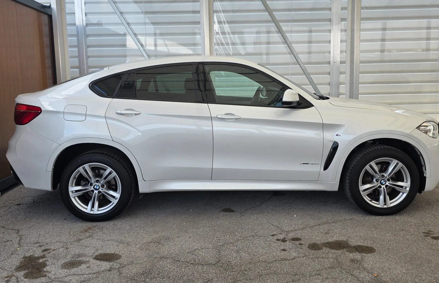 Zunanja slika - BMW X6 - serija : xDrive 30d - GR. + HLAJ. SED. - LED - KAMERA - NAV - 5
