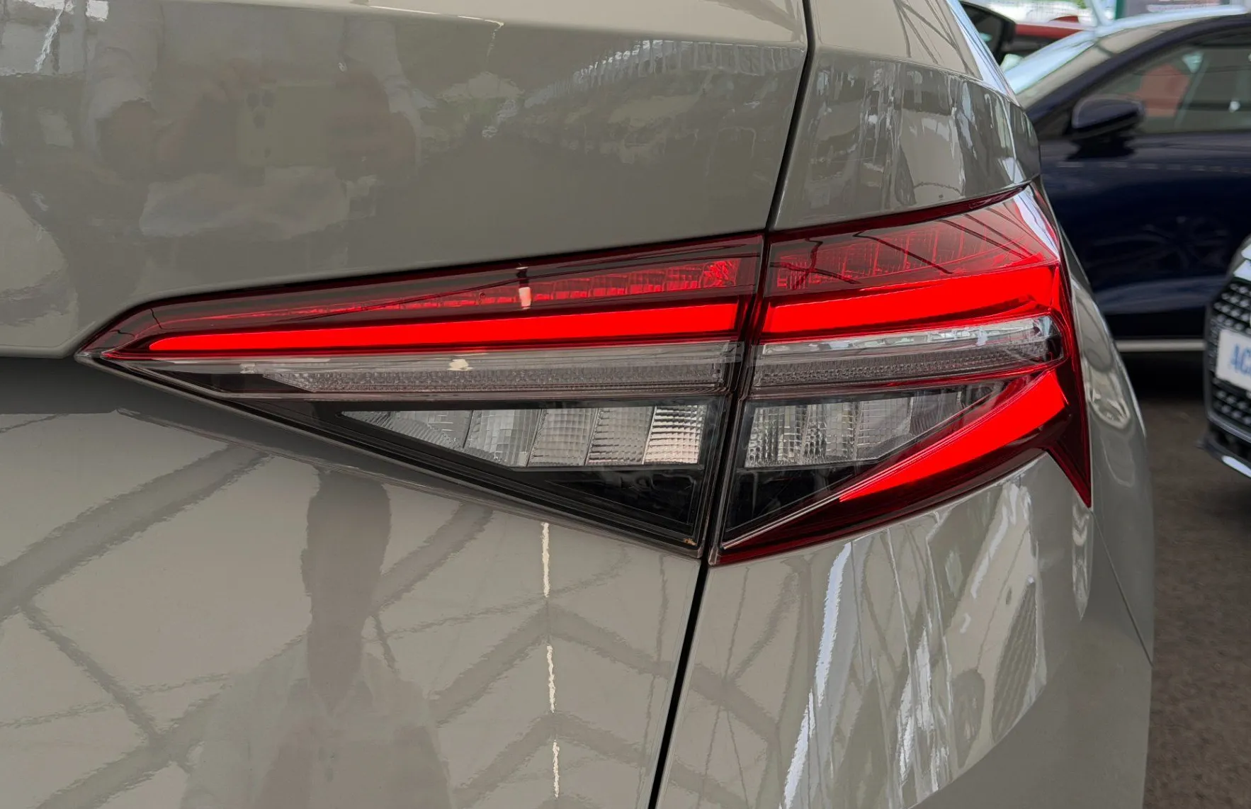 Zunanja slika - Škoda Kodiaq - Sportline 2.0 TDI DSG - USNJE - PANO - KAMERA - 5
