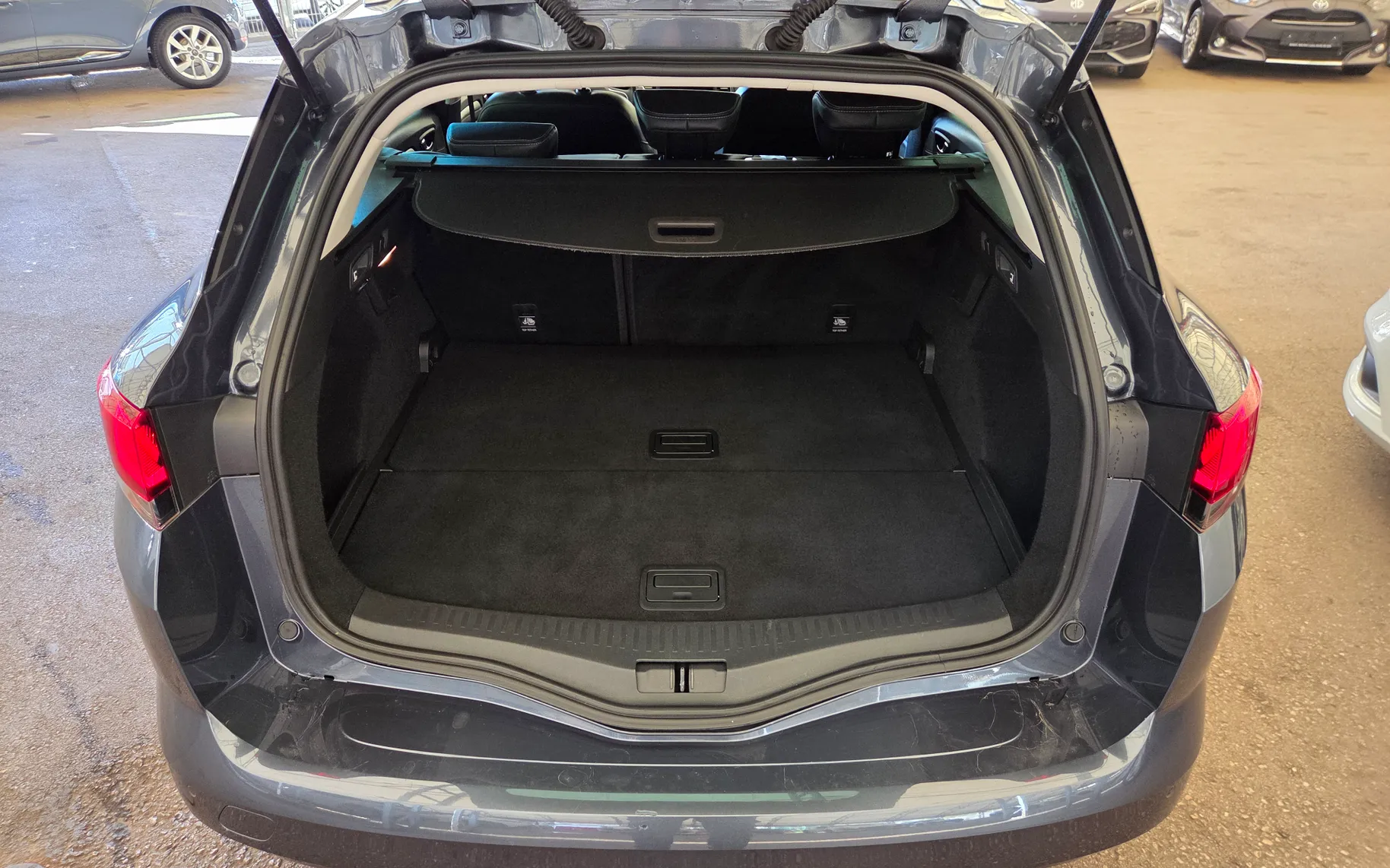 Zunanja slika - Renault Megane Limousine - Techno 1.3 16V TCe 140 KAMERA-KEYLESS-LED - 12