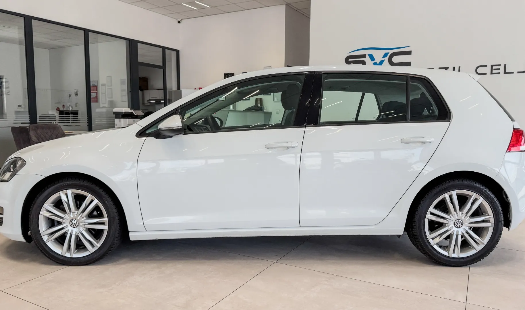 Zunanja slika - Volkswagen Golf - 1.6TDI-DSG-2X-PDC-DIGI-KLIMA-TEMPOMAT-GRET-SED-17C - 3