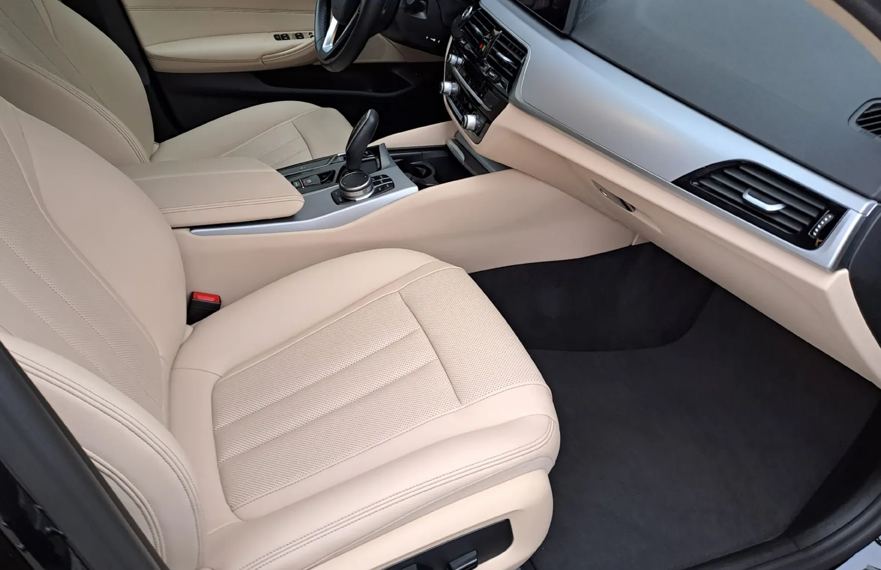 Zunanja slika - BMW Serija 5 - Touring: 520d  AT - 8