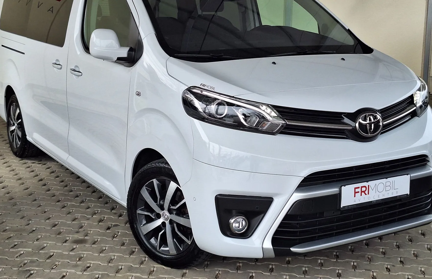 Zunanja slika - Toyota Proace - Verso 2.0 D-4D Family Long - 2
