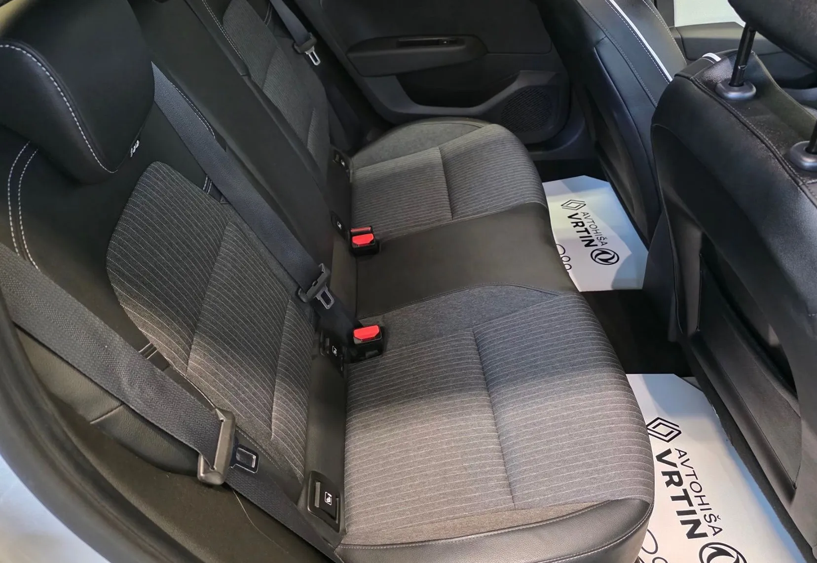 Zunanja slika - Renault Clio - TCe 90 Techno + KAMERA + AVT. KLIMA 1 LETO JAMSTVA - 11