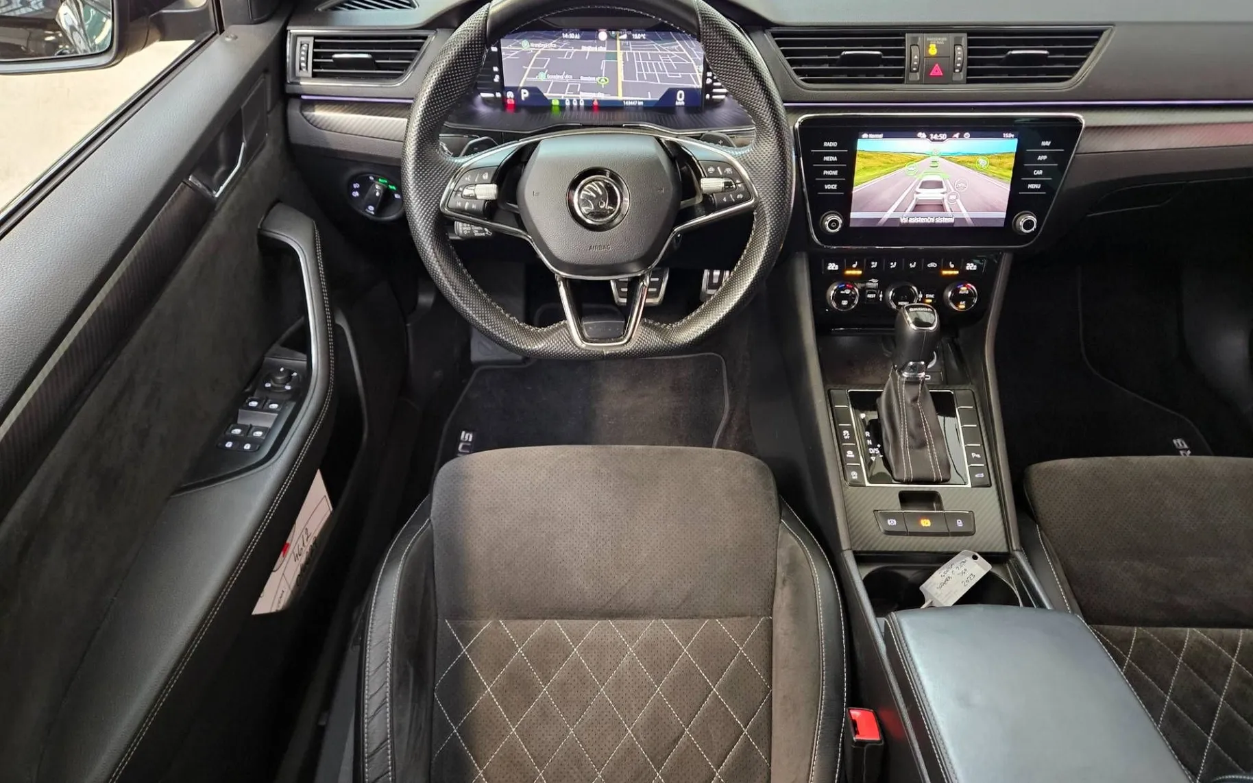 Notranja slika - Škoda Superb - 2.0 TDI Sportline Combi DSG 147 kW - 7