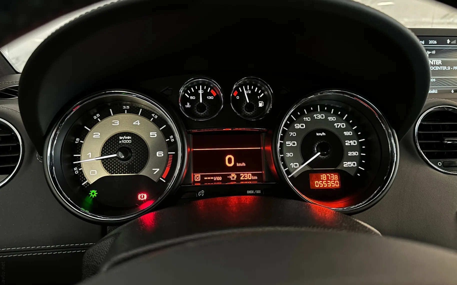 Notranja slika - Peugeot RCZ - 1.6 THP 200 Facelift - Servisiran - 55.000km - 10