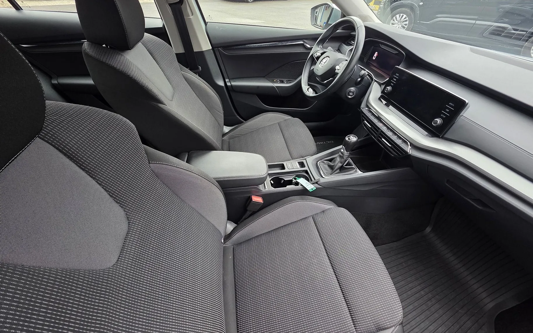 Zunanja slika - Škoda Octavia - 2.0 TDI LIMUZINA LED-ALU PLATIŠČA-ZASLON-PDC-1.LAS - 11