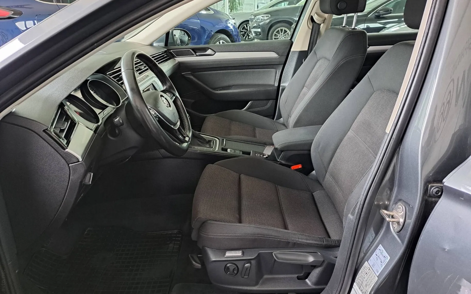 Notranja slika - Volkswagen Passat Variant - 2.0 TDI-MODEL 2016-ODLIČEN-PDC-NAVI-ALU-KOT NOV... - 8