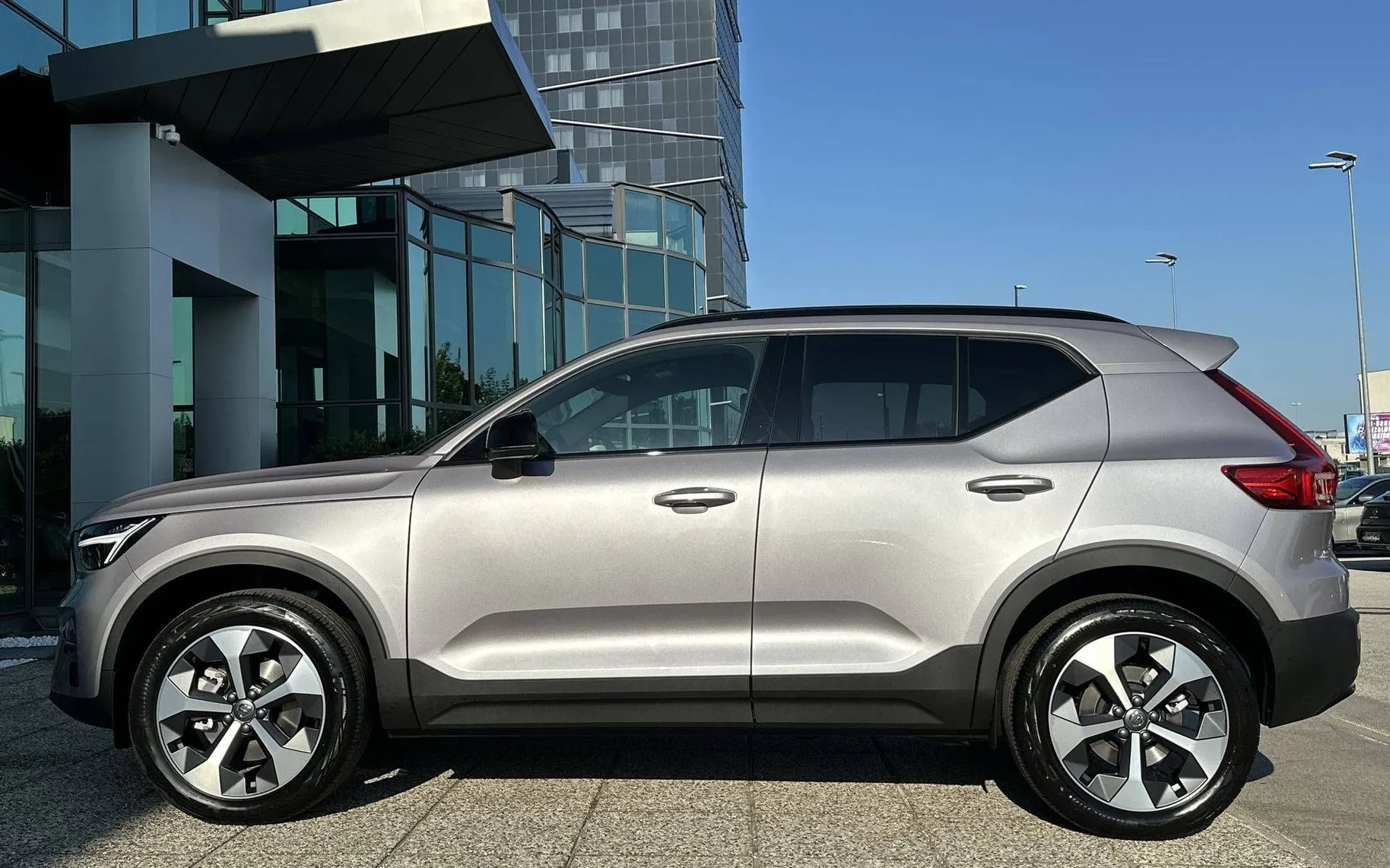 Notranja slika - Volvo XC40 - B3 P Plus Dark AT DCT - 8