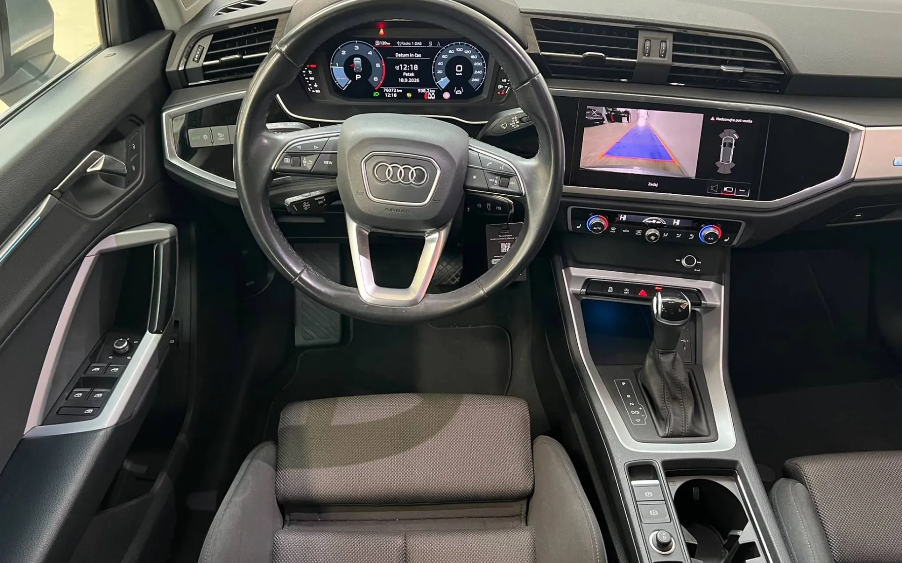 Notranja slika - Audi Q3 - 35 TDI Advanced S tronic - 8