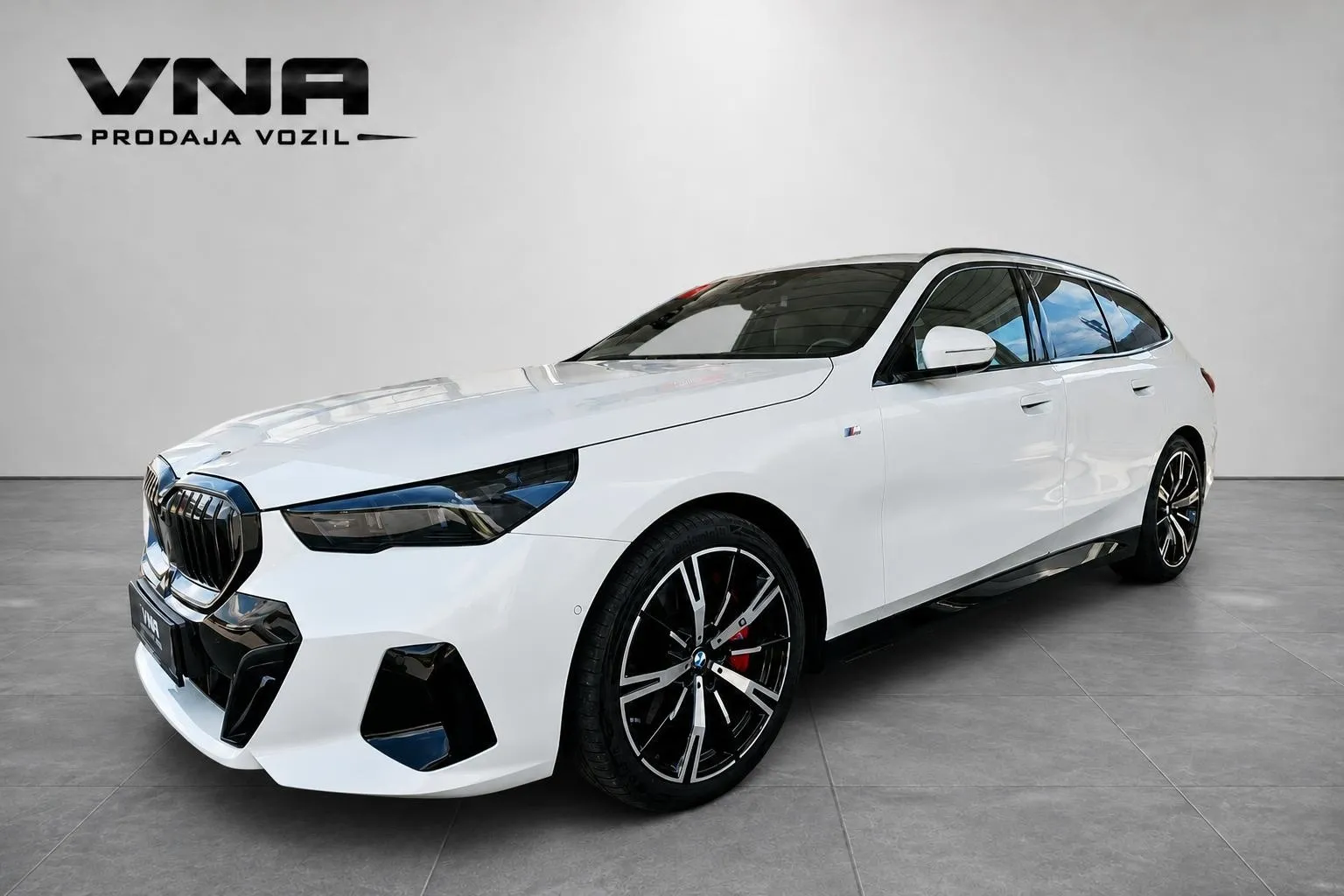 Zunanja slika - BMW serija 5: - 540d xDrive Avt. |M-OPTIC|ICON|HL.SED|360-KAM|A20| - 1
