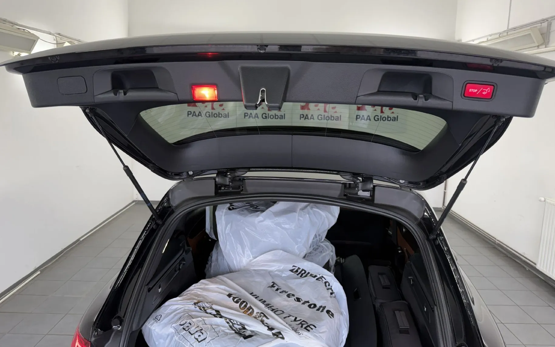 Notranja slika - Mercedes-Benz GLC-Razred - GLC 300 e 4MATIC AMG.NEMŠKI+4ALU.USNJE.LED.KAMERA - 12