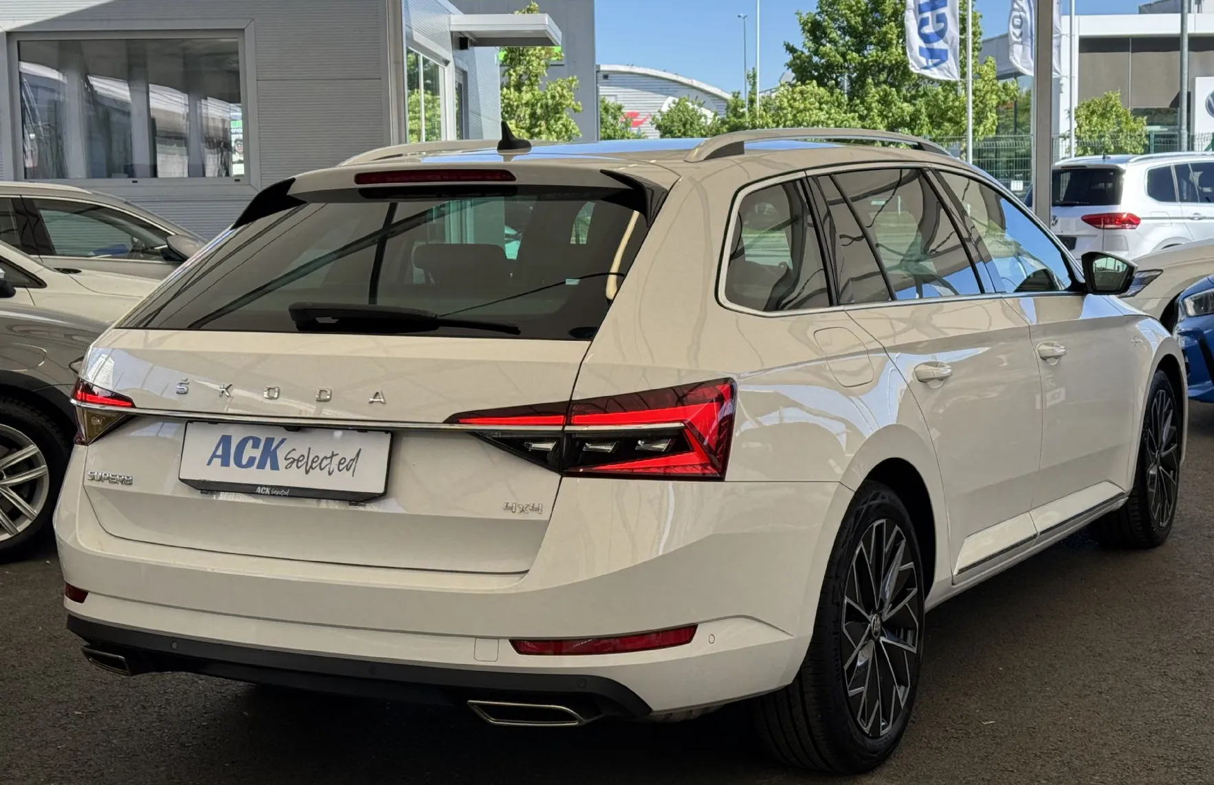 Zunanja slika - Škoda Superb - Combi Laurin   Klement 2.0 TSI DSG 4x4 - 5