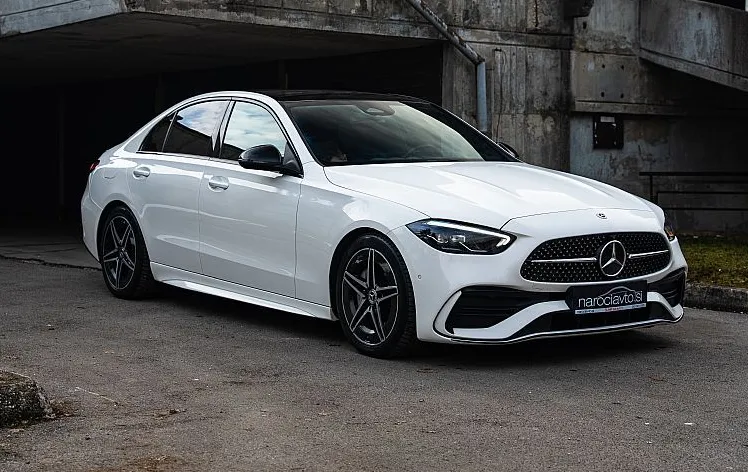 Zunanja slika - Mercedes-Benz C-Razred - C 300d - AMG line - Pano - LED - 360 kamera - 1