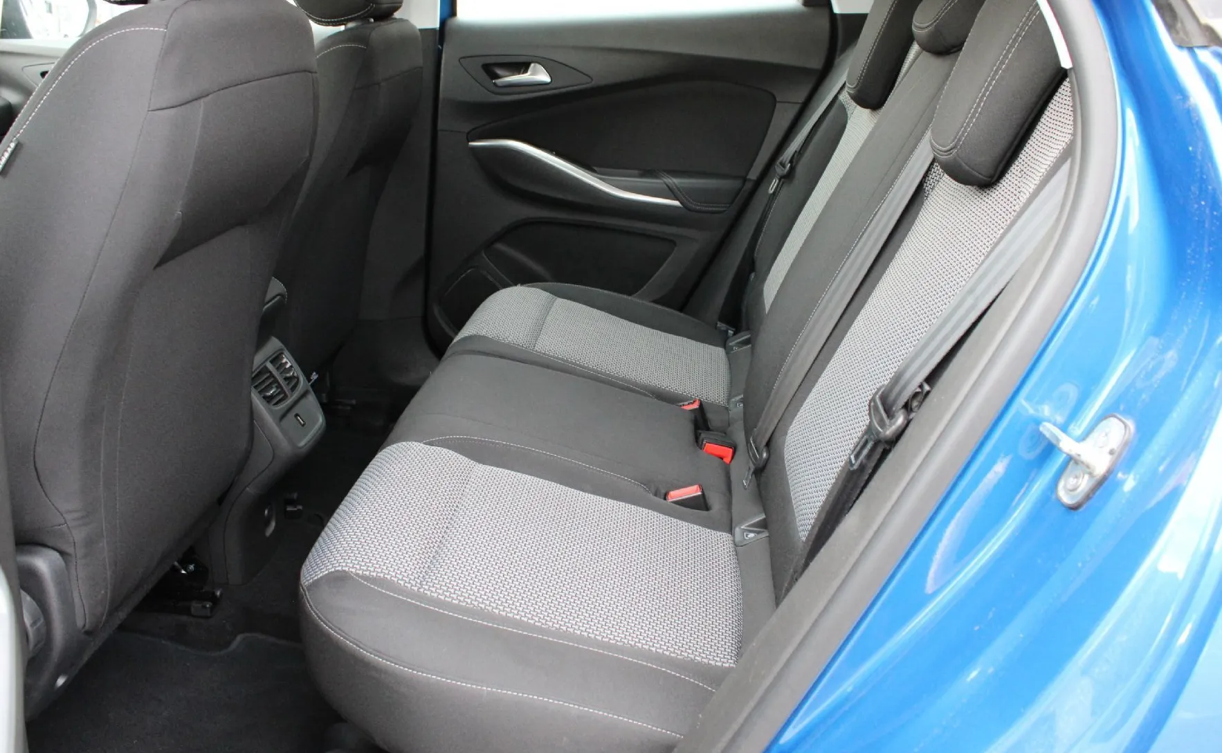 Zunanja slika - Opel Grandland X - 1.2 TURBO 96KW AUTO NAVI-ALU-PDC 360-KAMERA - 13
