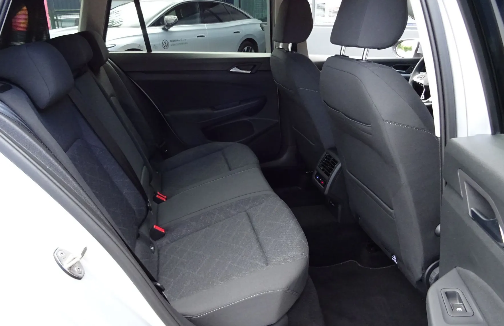 Zunanja slika - Volkswagen Golf - Variant 2.0 TDI DSG Life 150KM - KOT NOV - - 11
